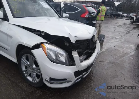 2015 Mercedes-Benz Glk 350 4Matic z USA, uszkodzony, nr VIN WDCGG8JB9FG411111